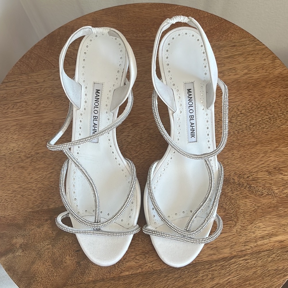 NWOT Manolo Blahnik Lucecry Satin Crystal Slingback T-strap Sandals sz 37